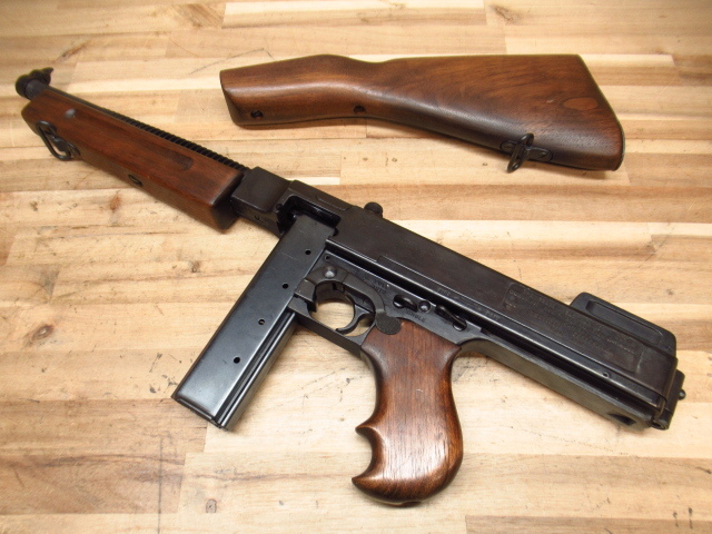 新日本模型 トンプソン M1921 モデルガン SMG ミリタリーモデル 木製ストック 現状品